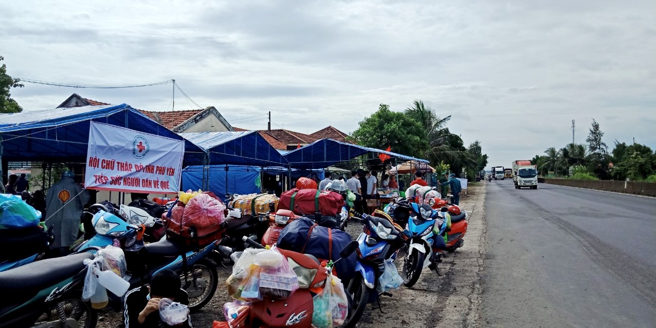 Hỗ trợ đưa đón công dân tại chốt kiểm soát, bố trí thêm các điểm dừng chân tạm thời